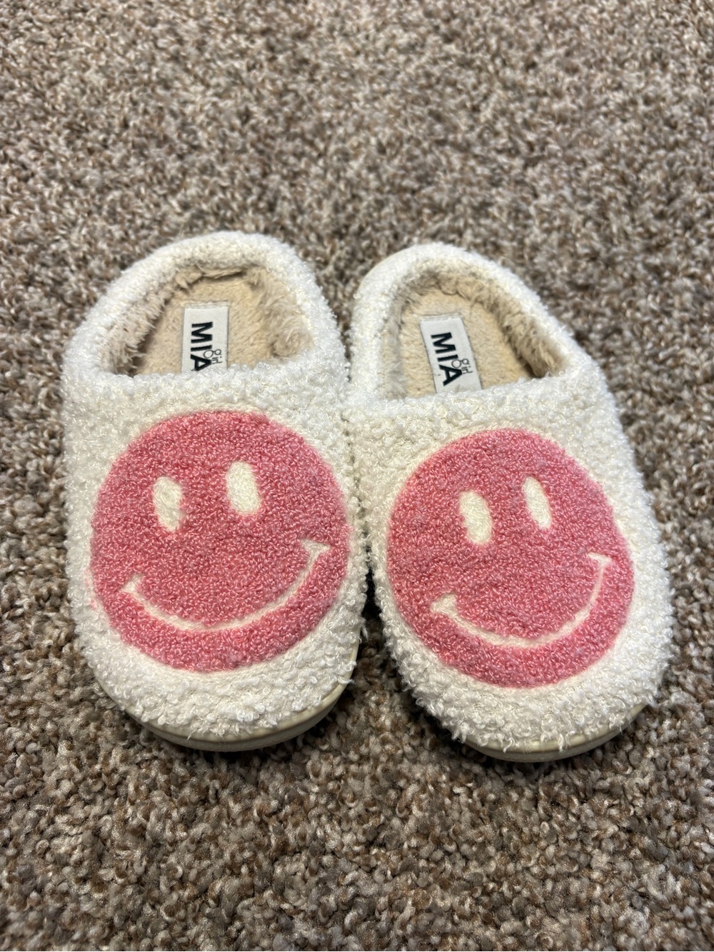 MIA Girl Cream Sherpa One-Piece Slippers with Pink Smile